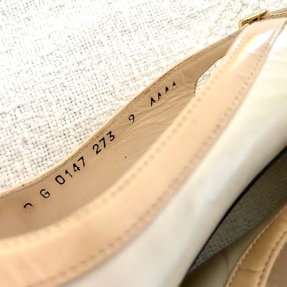 Salvatore Ferragamo Two Tone Cream Slingback Pumps Vintage Style Size 9 - Picture 6 of 9
